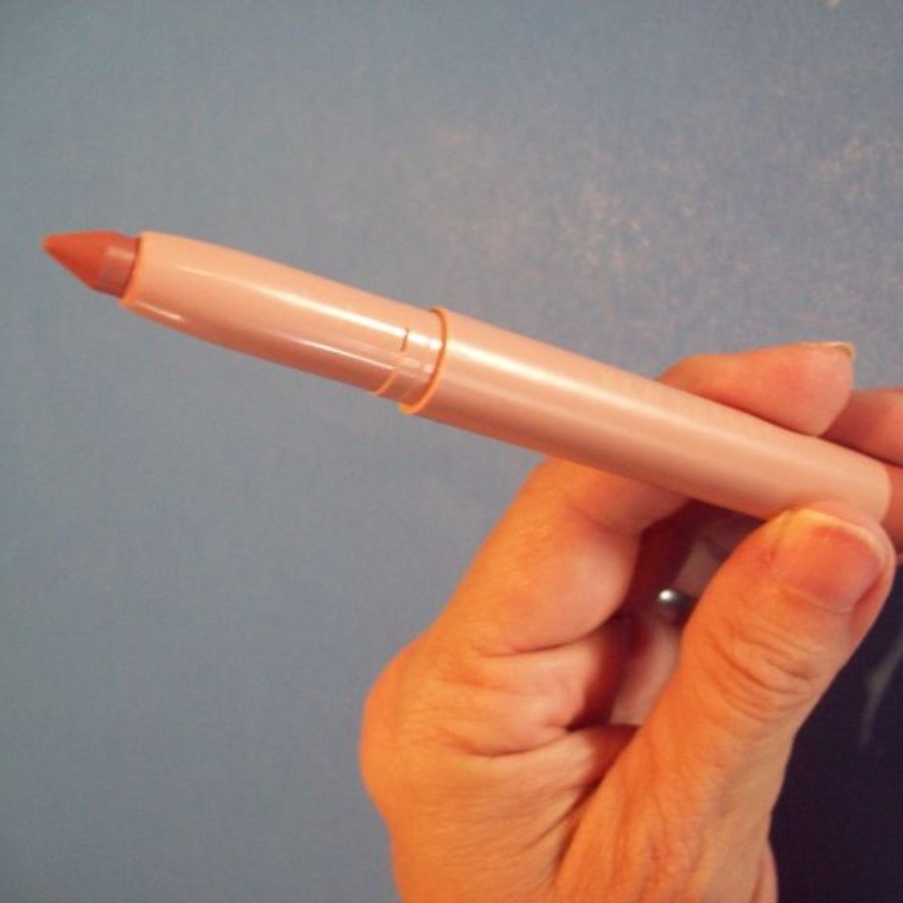 KKW LIP CRAYON "CLASSIC KIM" NIB